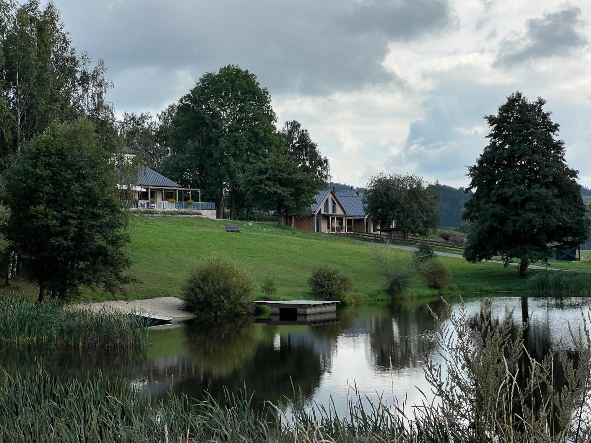 Resort Lisensky Dvur Snezne (Pardubice) Exterior foto