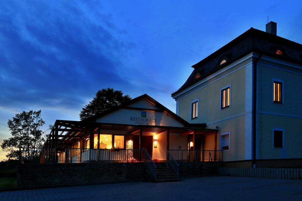 Resort Lisensky Dvur Snezne (Pardubice) Exterior foto