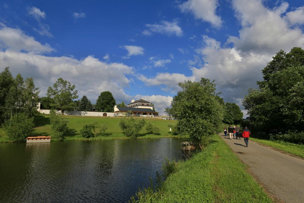 Resort Lisensky Dvur Snezne (Pardubice) Exterior foto