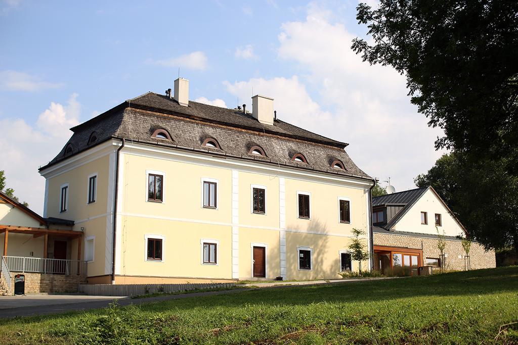 Resort Lisensky Dvur Snezne (Pardubice) Exterior foto